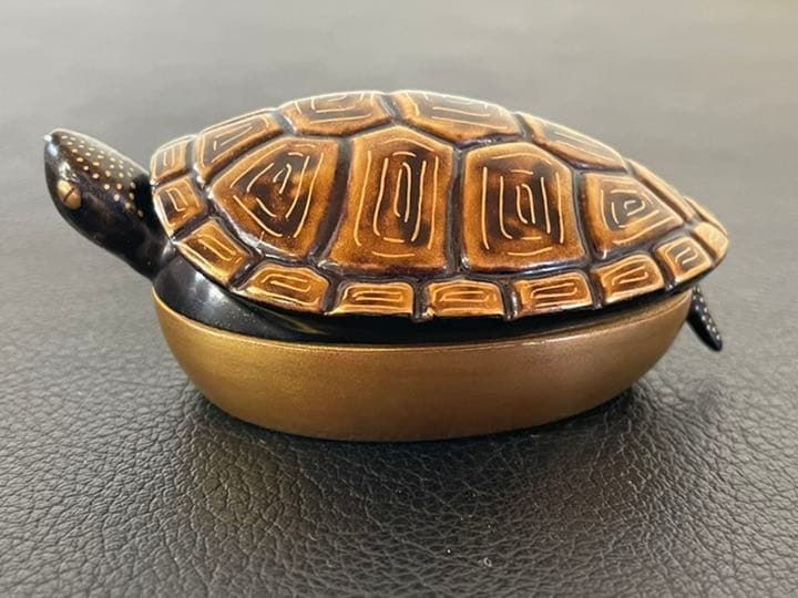玄舟作　亀　香合　箱付　包布あり