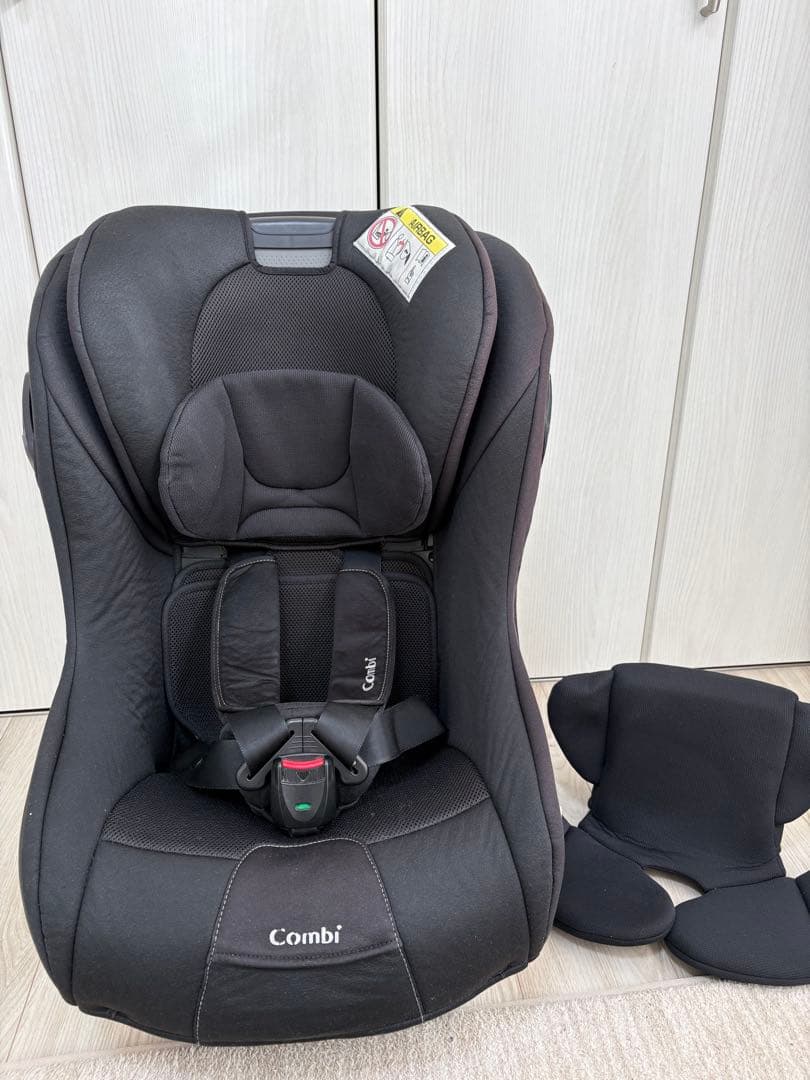 コンビ　combi チャイルドシート　マルゴット　新生児対応可