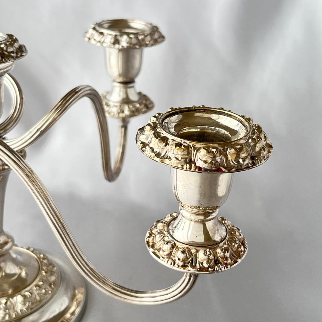 【英国】 薔薇モチーフのキャンドルスタンド【シルバープレート】火消し付き