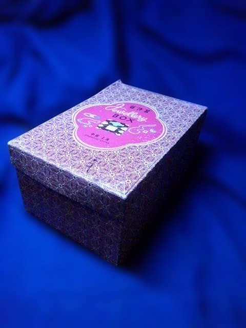 翡翠が象嵌された大きめの頑丈な宝石箱です。未使用品。上海製　元箱つき