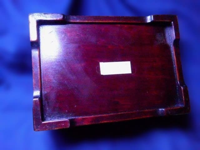 翡翠が象嵌された大きめの頑丈な宝石箱です。未使用品。上海製　元箱つき