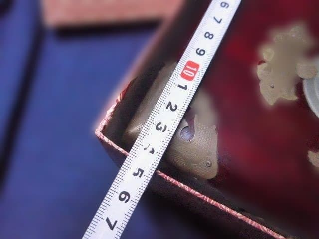 翡翠が象嵌された大きめの頑丈な宝石箱です。未使用品。上海製　元箱つき