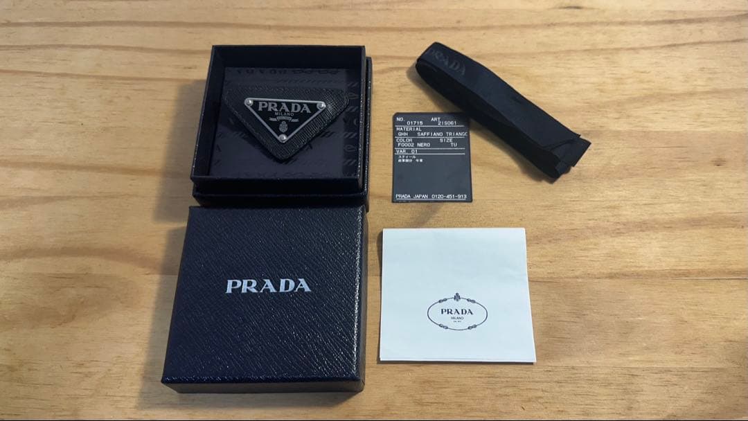 PRADA プラダ トライアングルブローチ ブラック
