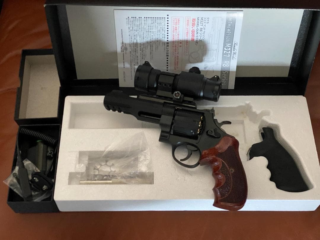 S&W M327発火式モデルガン ドットサイト・レーザーサイト・木製グリップ付き