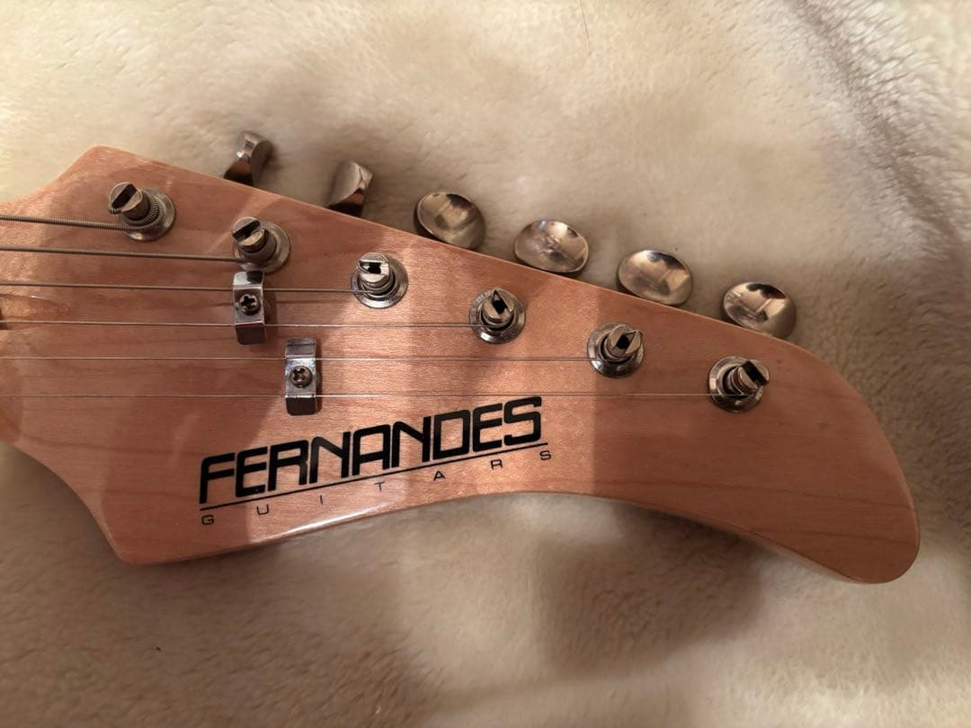 【激鳴り】フェルナンデス　ストラトキャスター　激レアカラーのシェルピンク風