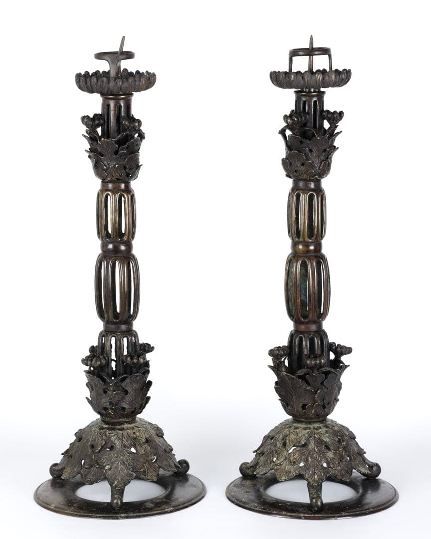 【大型燭台一対】透彫菊花文 細密彫刻 蝋燭立 仏教美術 仏壇 仏具 骨董 古美術