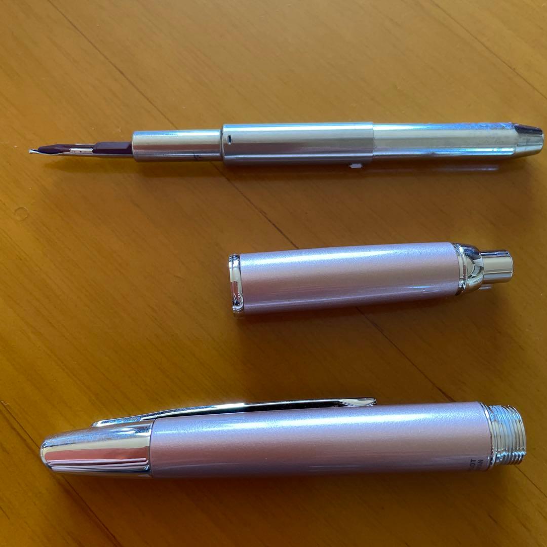 パイロット　万年筆　ノック式　キャップレスデシモ　シャンパンピンク
