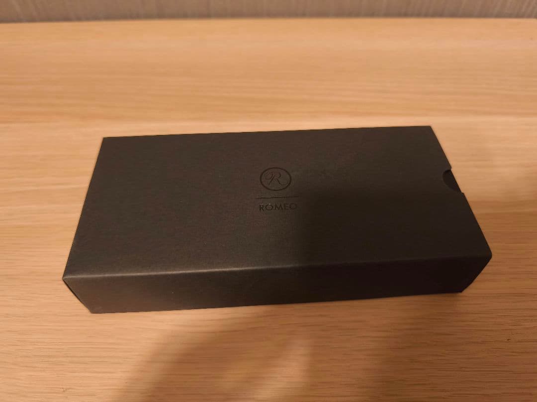 伊東屋ロメオNo.3ボールペン細軸　ガンメタル、アプリコットゴールド限定品