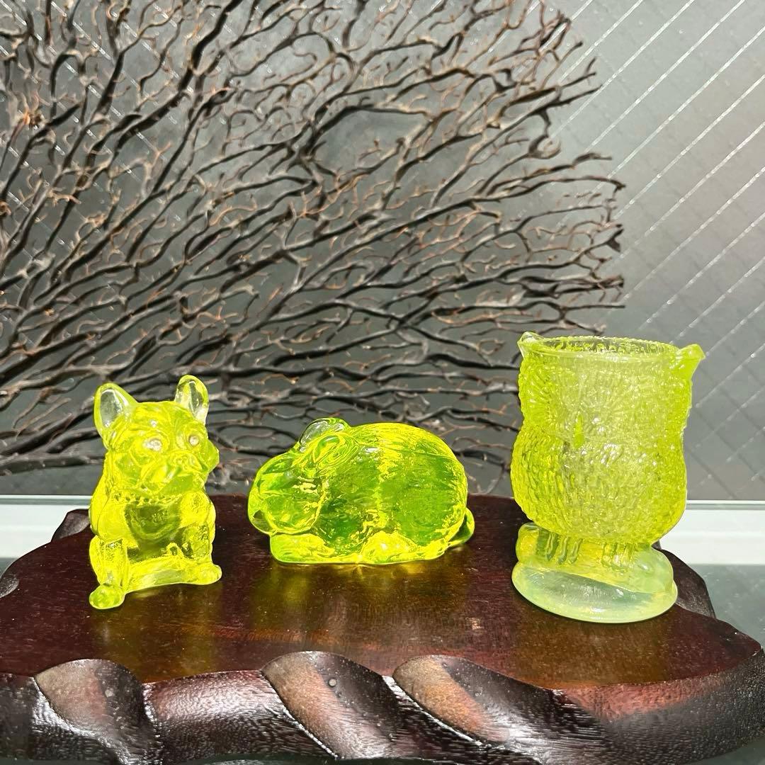 骨董　時代ガラス　プレス磨りガラス　兎　フィギュリン　文鎮　ウランガラス