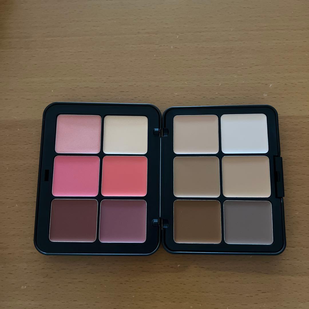 【新品未使用】MAKE UP FOR EVER HDスキンエッセンシャルパレット