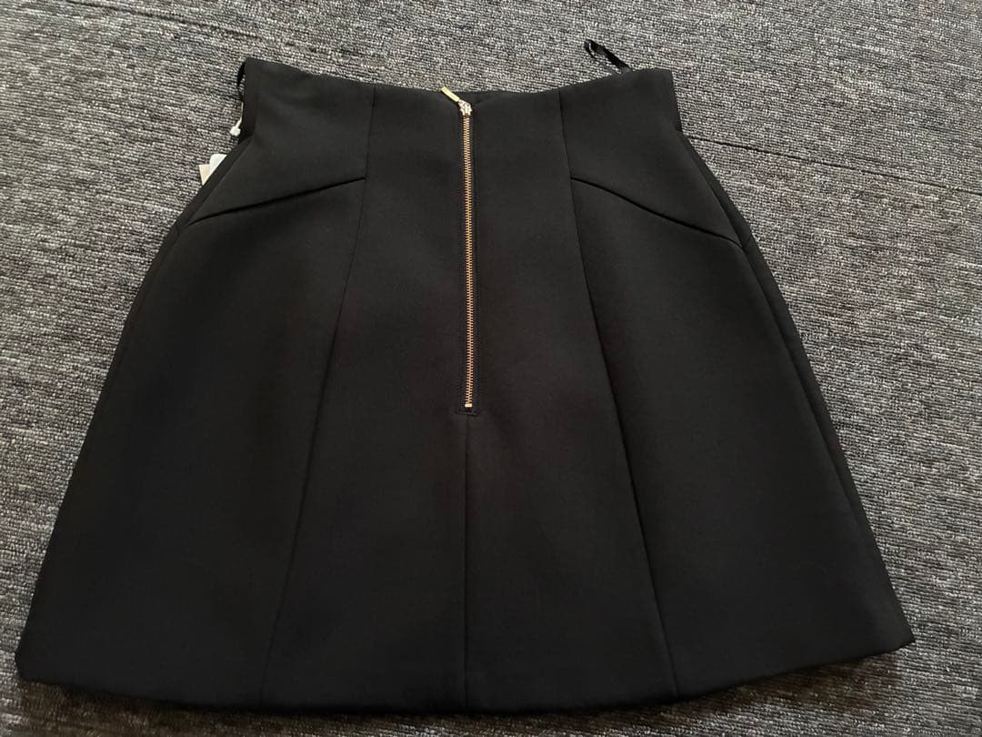 バックジップフォルムミニスカート