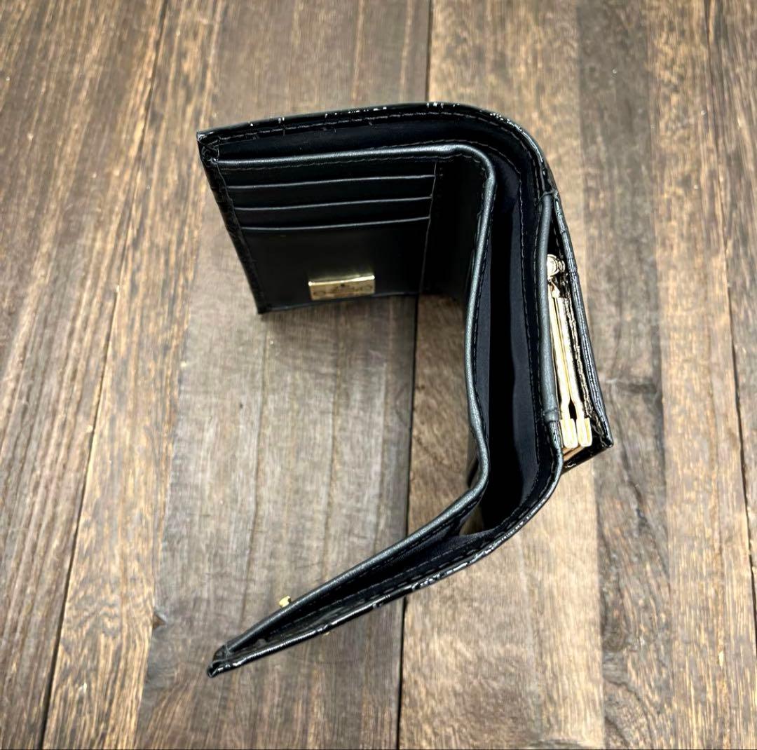 新品未使用　ヴィヴィアンウエストウッド 三つ折財布　黒　エナメル　がま口