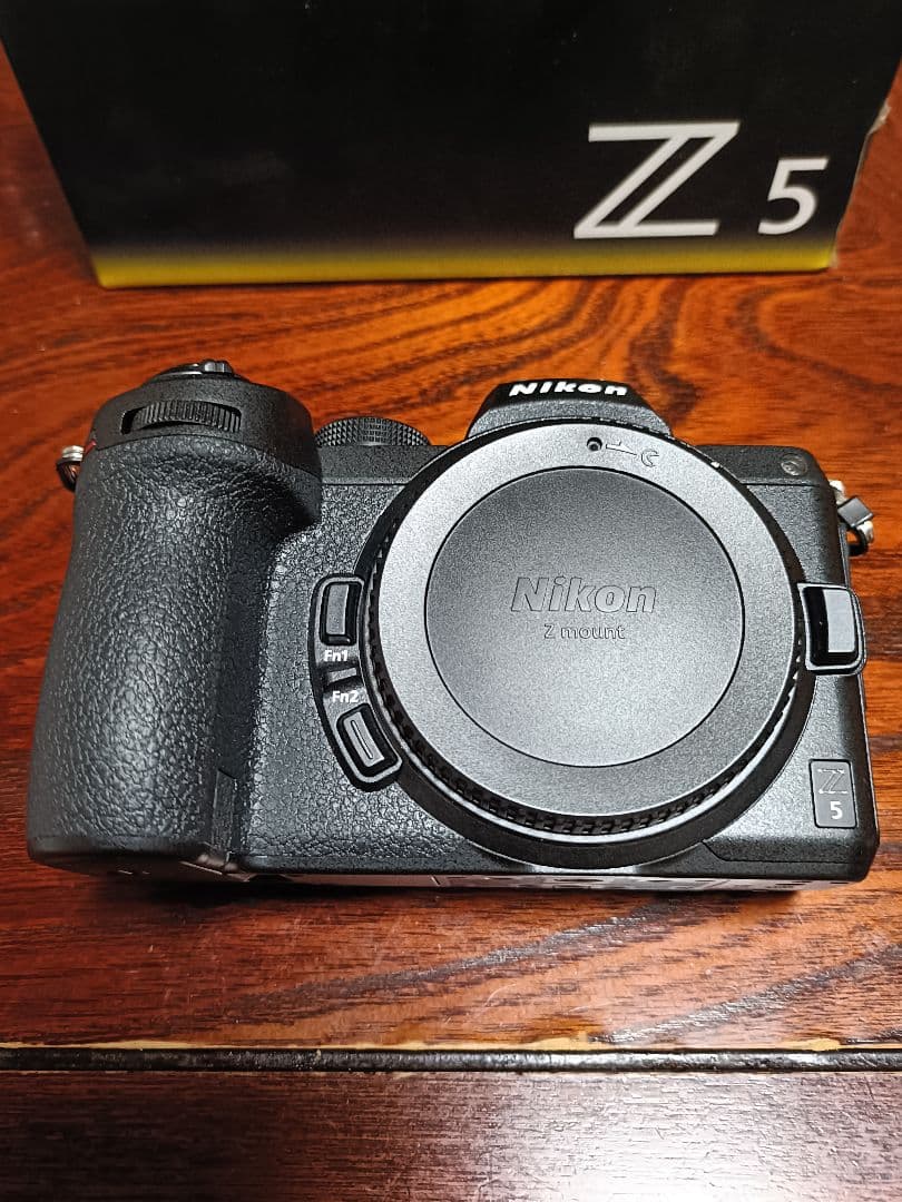 Nikon Z5 ミラーレス一眼カメラ　ショット数3500弱（ガイド本付き）