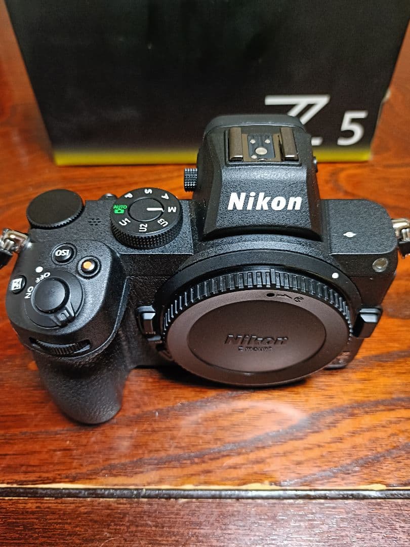 Nikon Z5 ミラーレス一眼カメラ　ショット数3500弱（ガイド本付き）