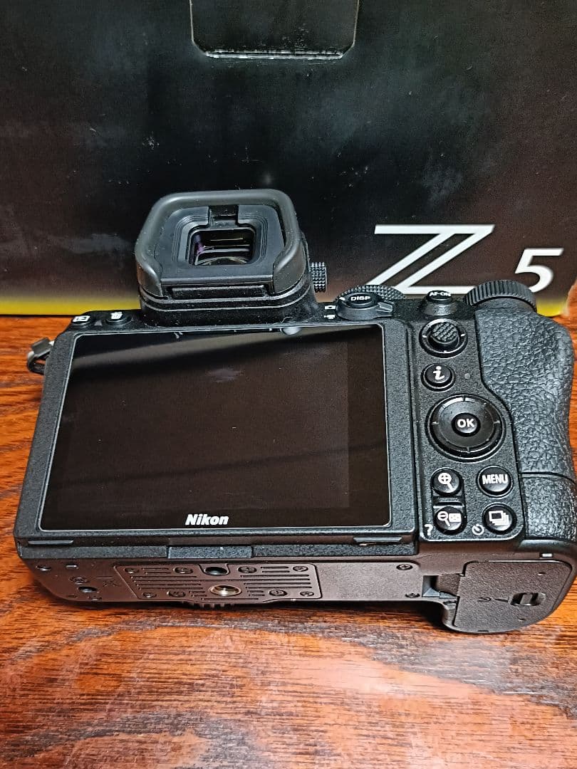 Nikon Z5 ミラーレス一眼カメラ　ショット数3500弱（ガイド本付き）