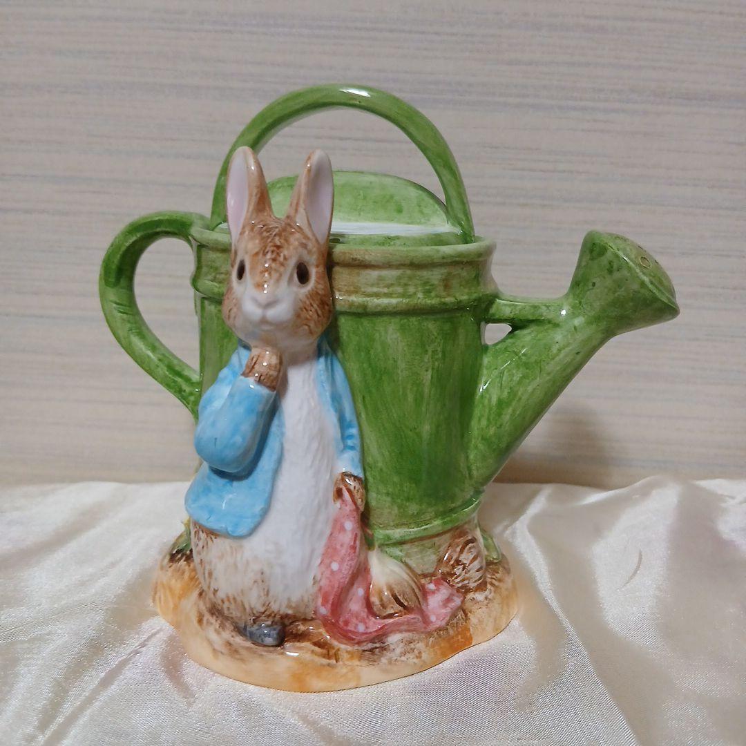 ピーターラビットとじょうろ　陶器製ポット　小物入れ