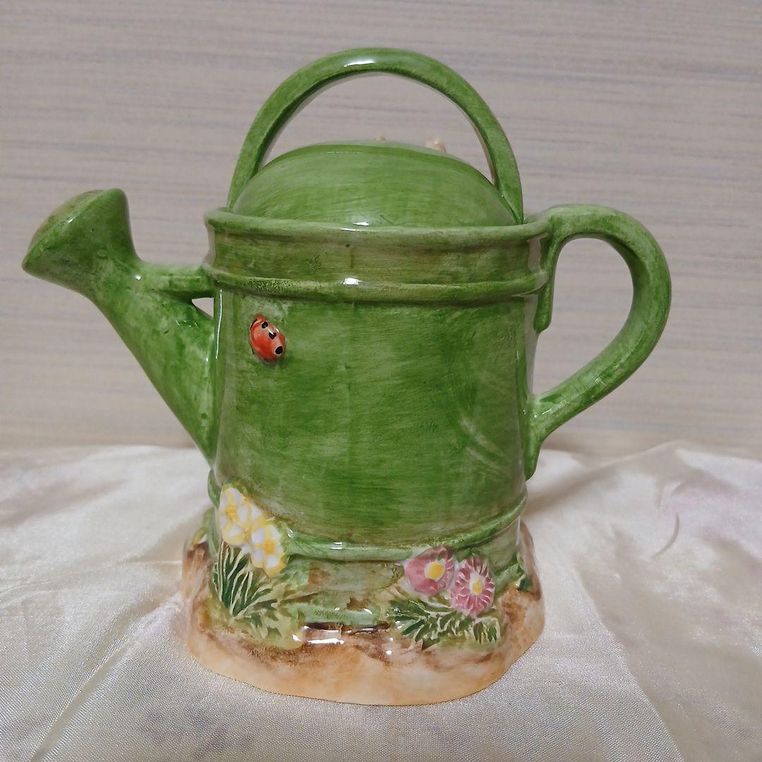 ピーターラビットとじょうろ　陶器製ポット　小物入れ