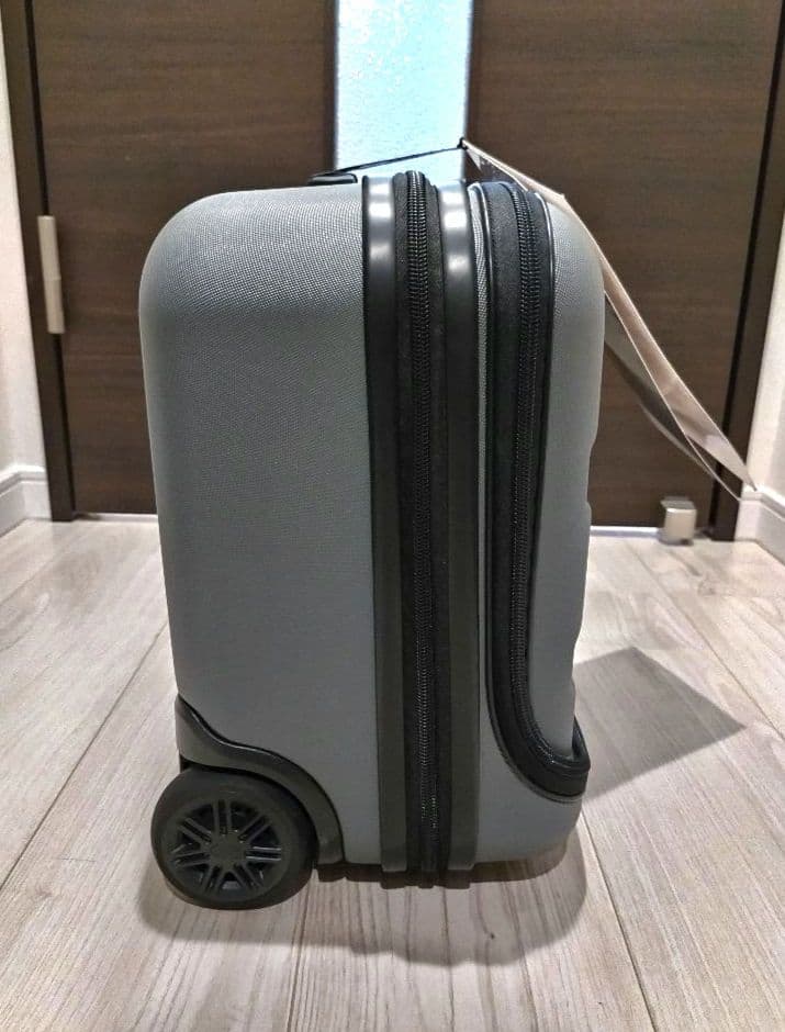 ランドローバー　キャリーケース　機内持ち込み可　グレー