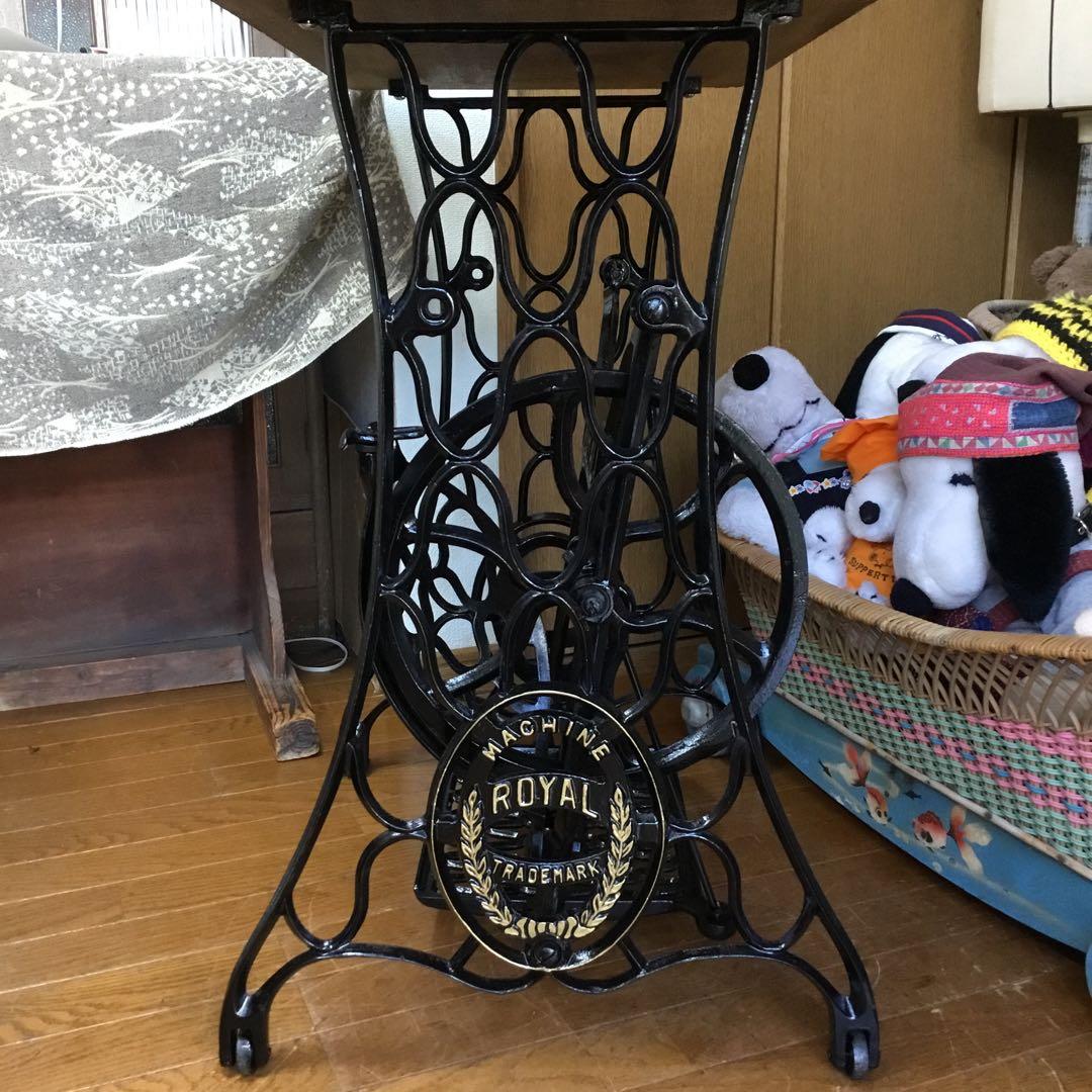 ※アンティーク※ 足踏みミシン脚のテーブル　アイアン　飾り棚