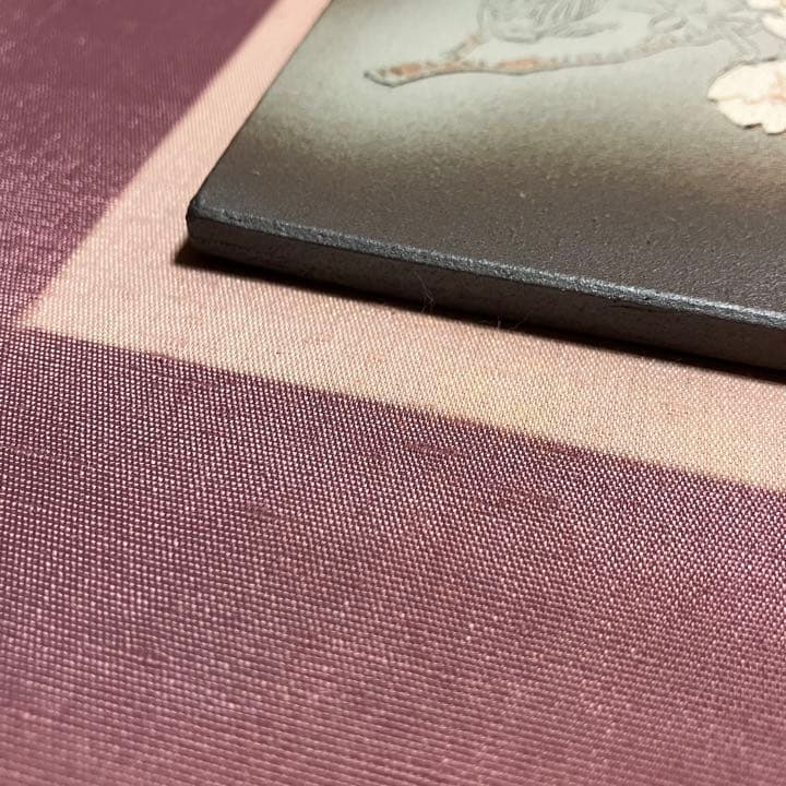 備前焼　重厚感ある作家もの陶板画　霞に桜　ガラス付きシルバーフレーム