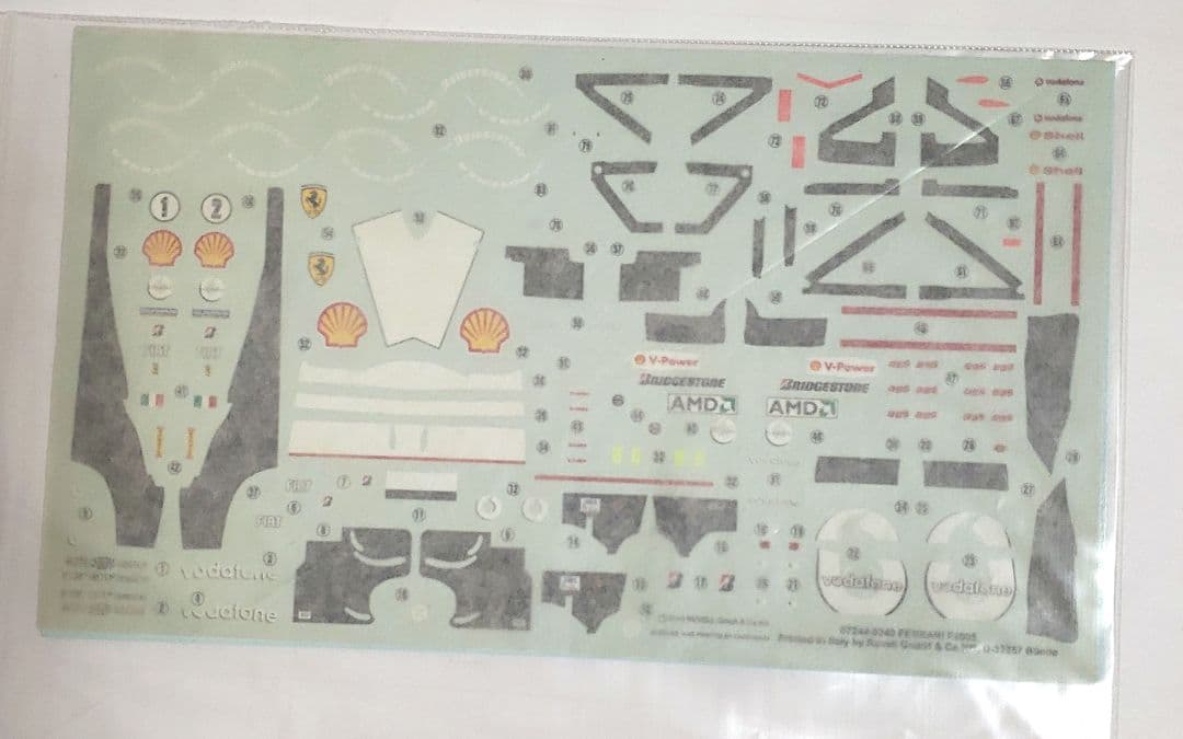 レベル フェラーリF2005 マルボロデカール付き 1/24 未組立中古品