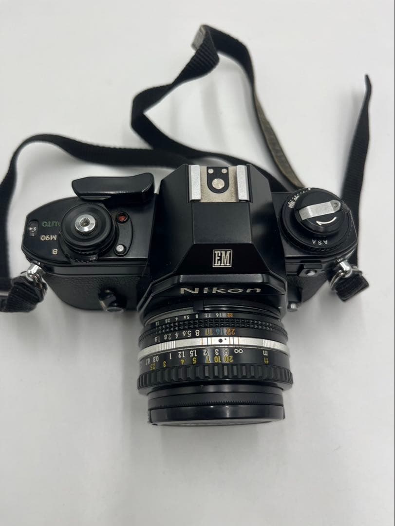 Nikon EM フイルムカメラ　50mm 1:1.8