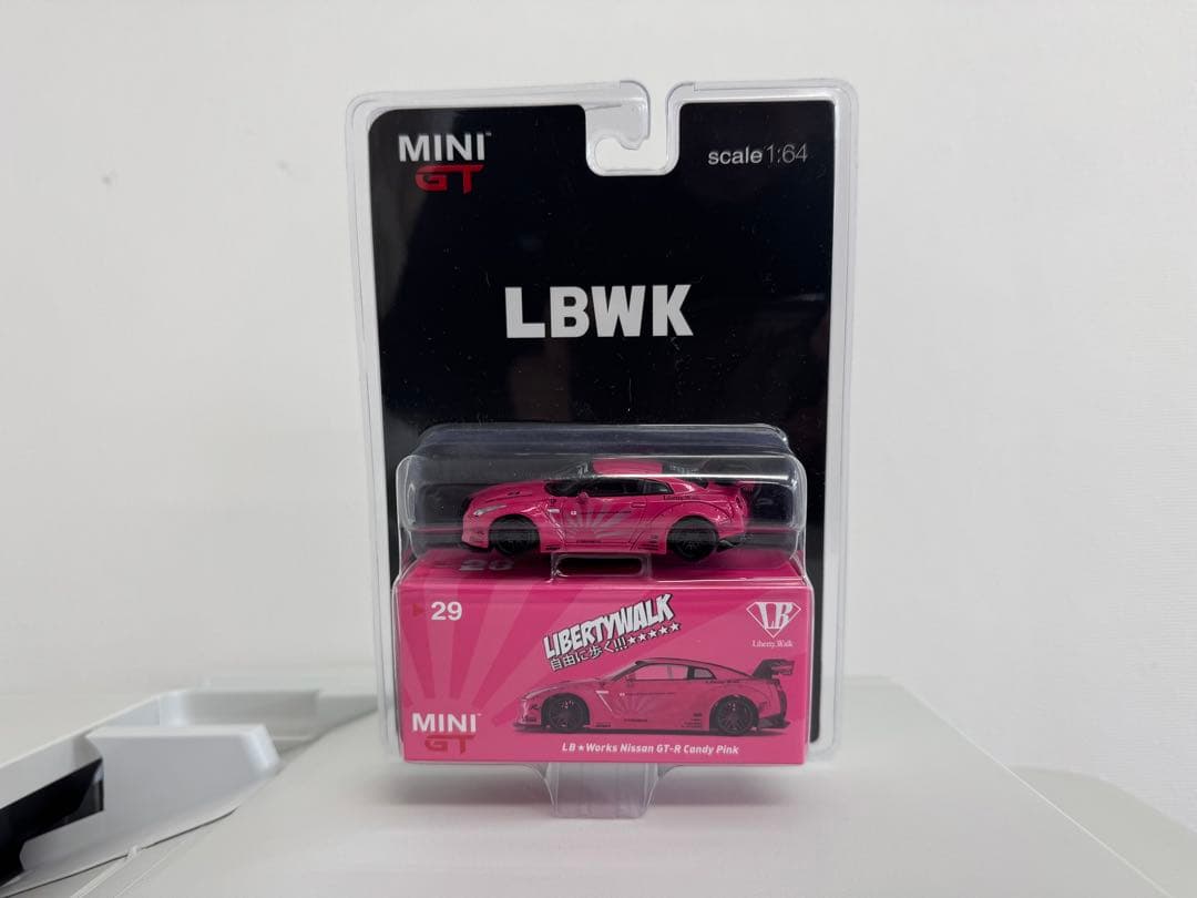 ミニカー MiniGT LBWK Nissan GT-R Candy Pink
