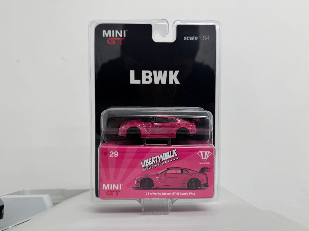 ミニカー MiniGT LBWK Nissan GT-R Candy Pink