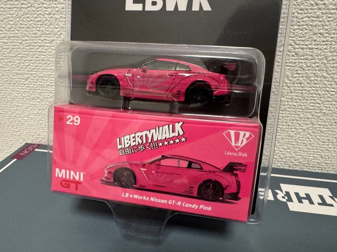 ミニカー MiniGT LBWK Nissan GT-R Candy Pink