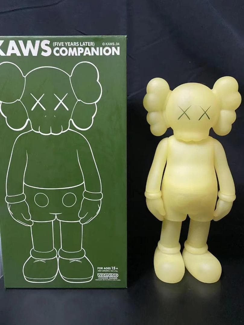 新品 kaws companion (FIVE YEARS LATER) 蓄光