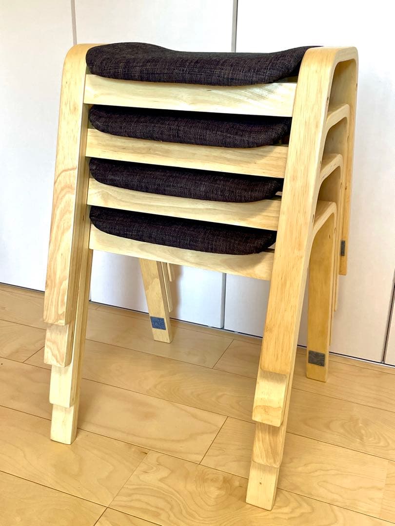 収納に場所を取らない 木製スタッキングスツール4脚セット