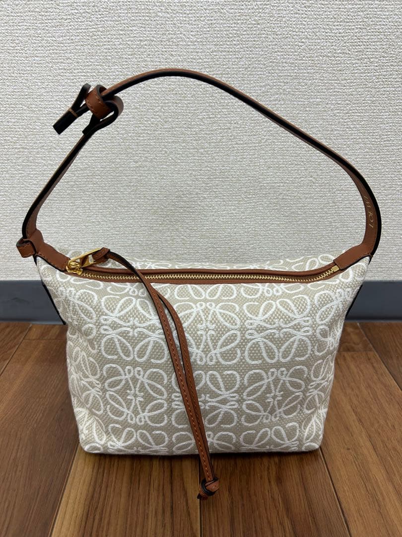 ロエベ キュービィ アナグラム ショルダーバッグ