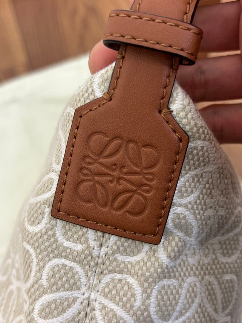 ロエベ キュービィ アナグラム ショルダーバッグ