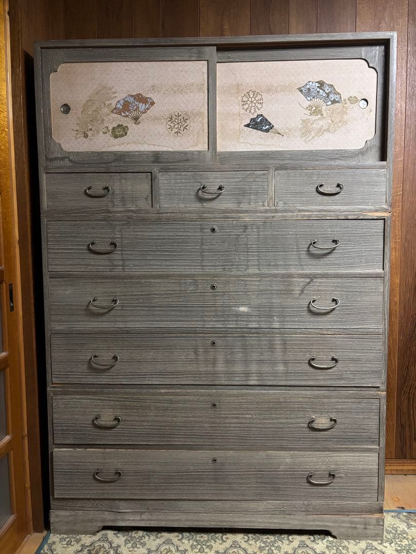 木製家具　 桐箪笥？　伝統的な和風デザイン