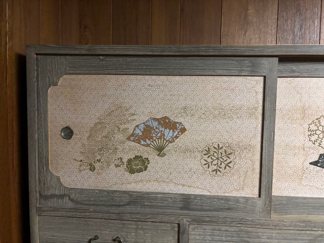 木製家具　 桐箪笥？　伝統的な和風デザイン