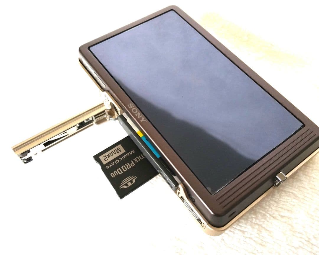 SONYのサイバーショットDSC-T700Cyber-shot　DSC-T700