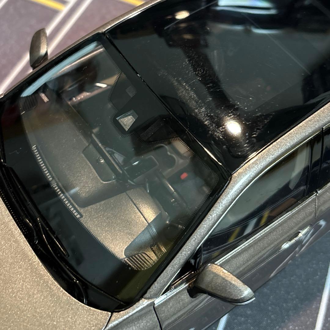 1/18 トヨタ ハリアー スティールブロンドメタリック フル開閉モデル