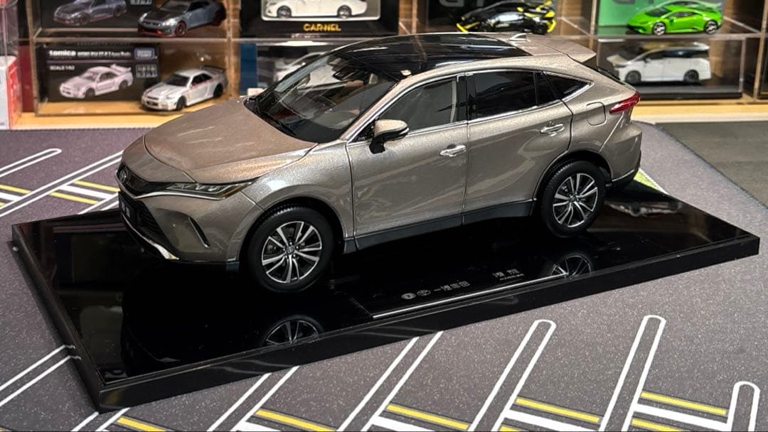 1/18 トヨタ ハリアー スティールブロンドメタリック フル開閉モデル