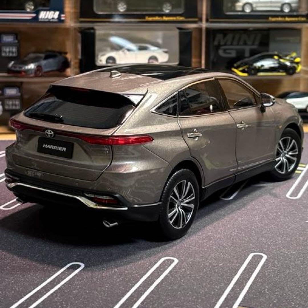 1/18 トヨタ ハリアー スティールブロンドメタリック フル開閉モデル