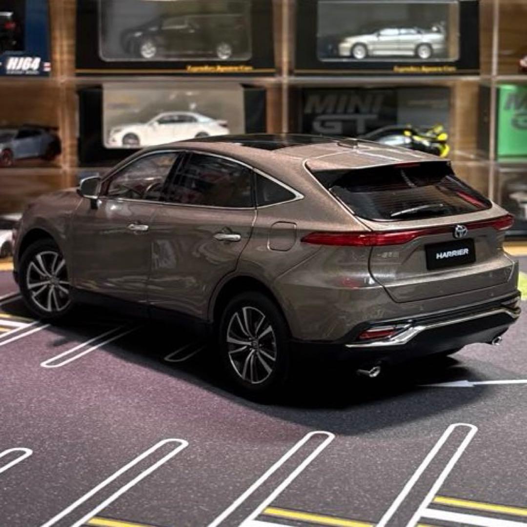 1/18 トヨタ ハリアー スティールブロンドメタリック フル開閉モデル