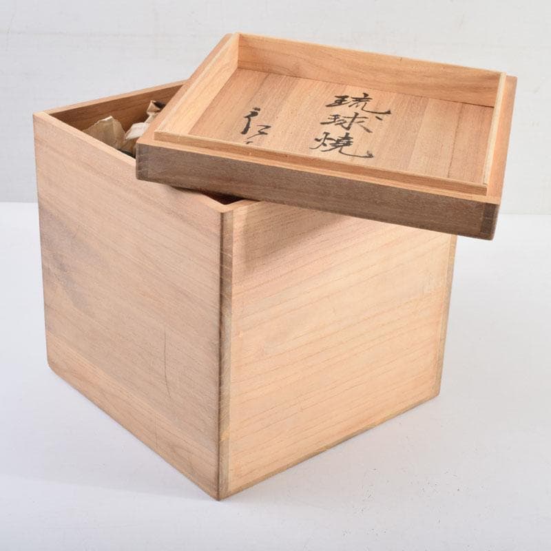 琉球陶器　壺屋焼　小橋川仁王造　神獣山水文　花瓶　共箱　C　8976