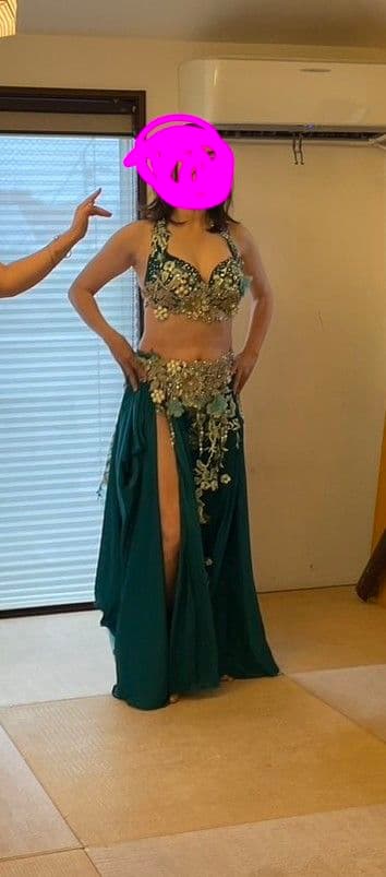 豪華/美品ベリーダンス衣装 フル グリーン ステージ　舞台衣装　着画あり