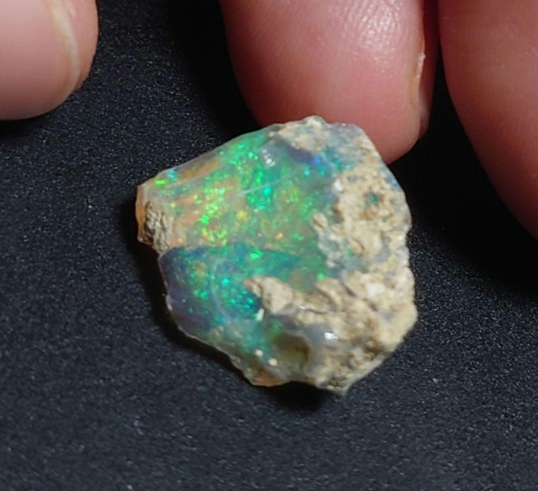 エチオピアウェロ産オパール　ピンファイア　ジュエリー　グレード　鉱物標本　原石