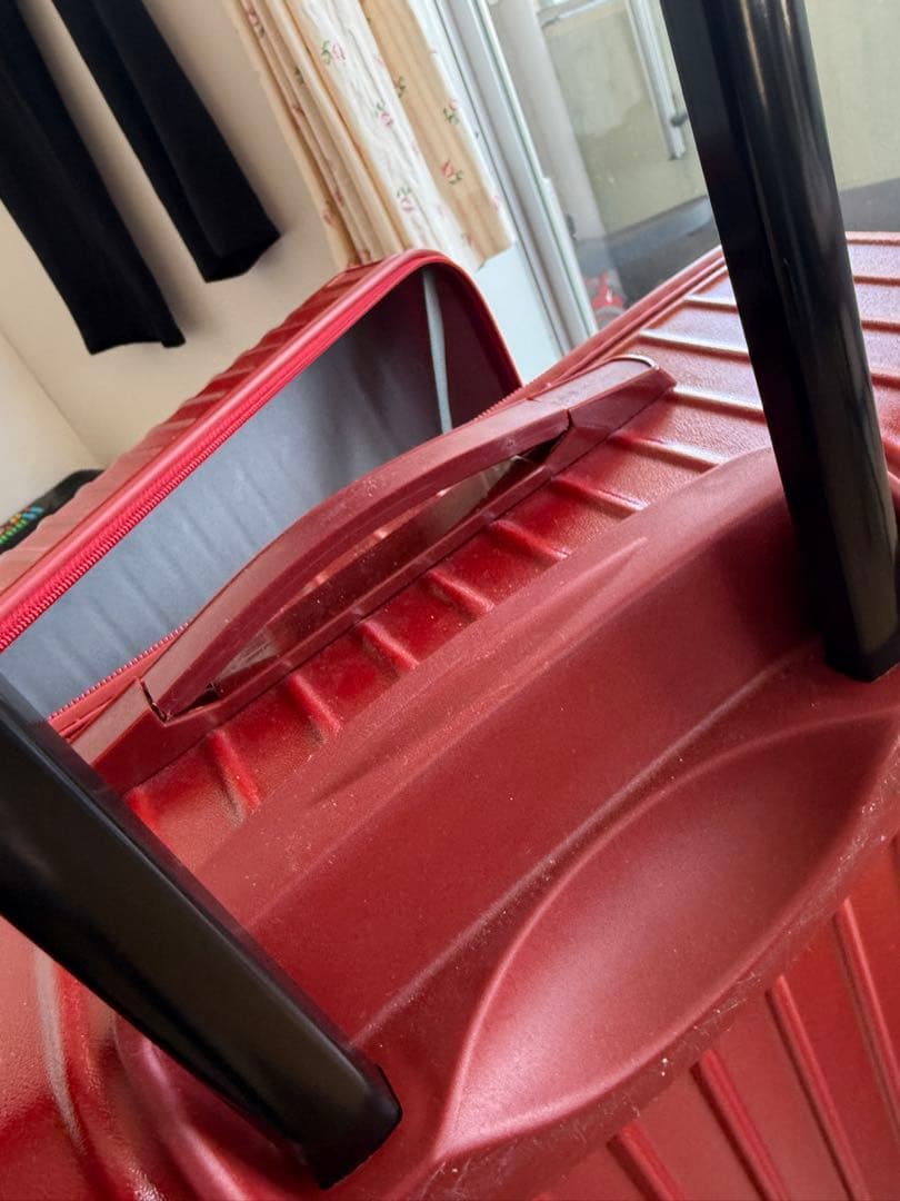 リモワスーツケースです。80-90リットル。