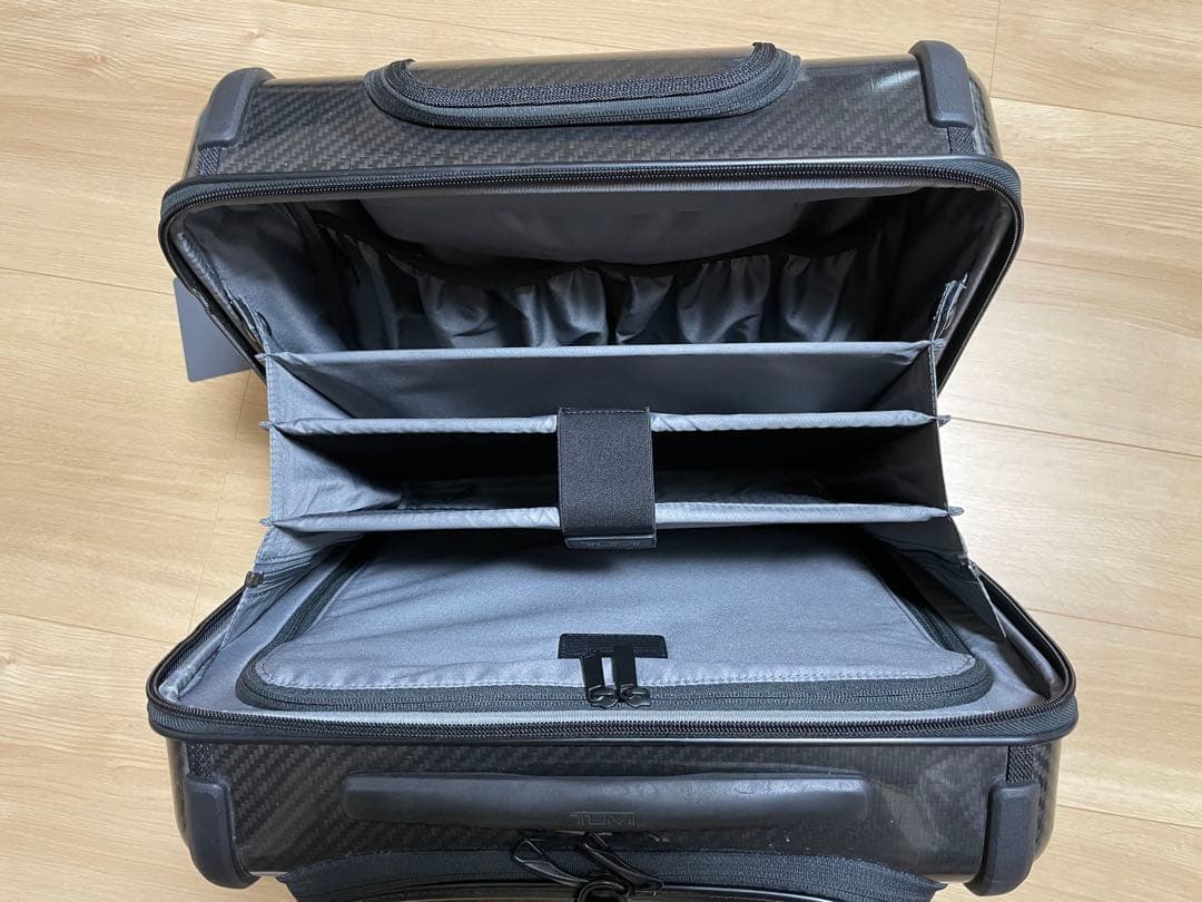 Toshi55　TUMI カーボンファイバー キャリーケース