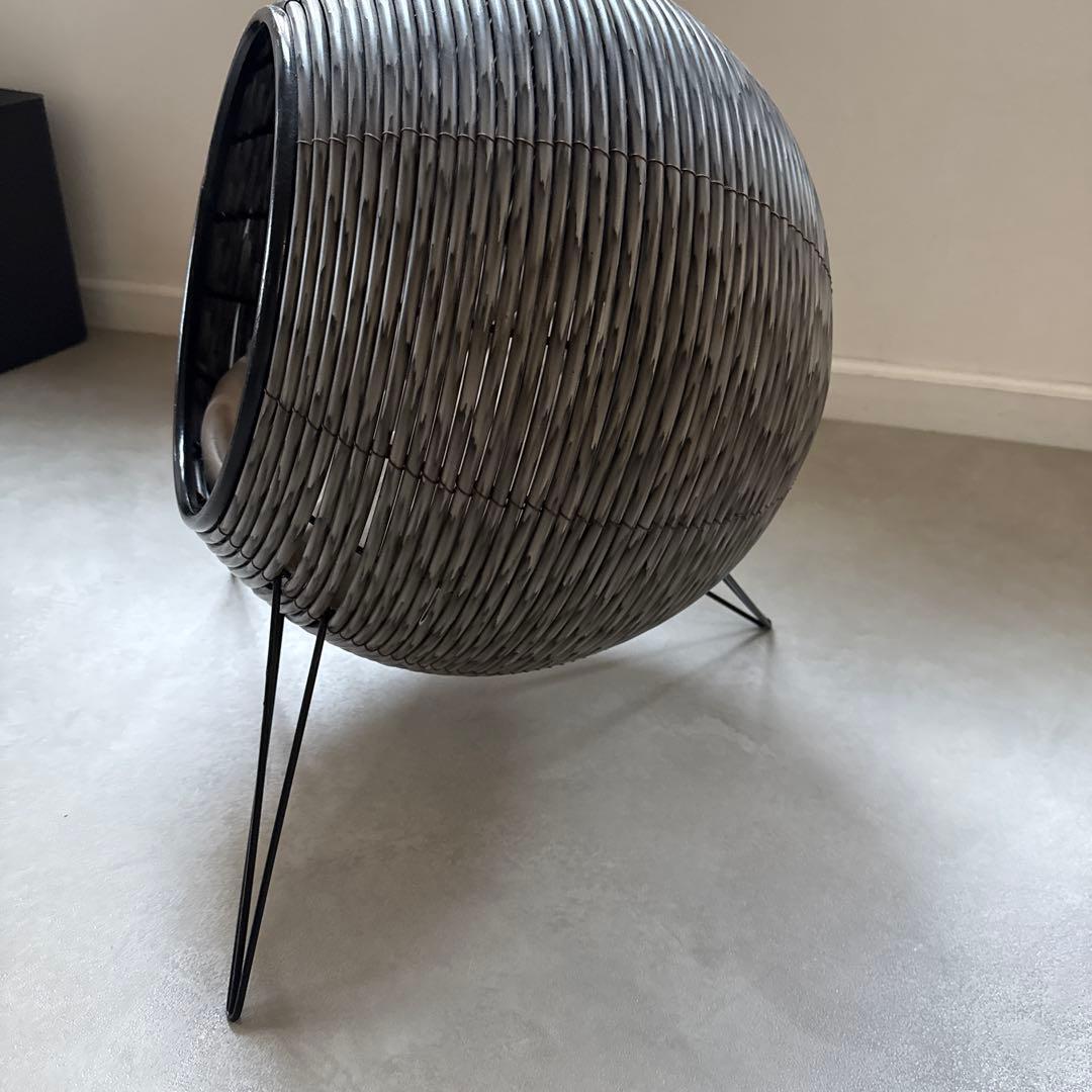 猫用脚付きラタン風ベッド グレー