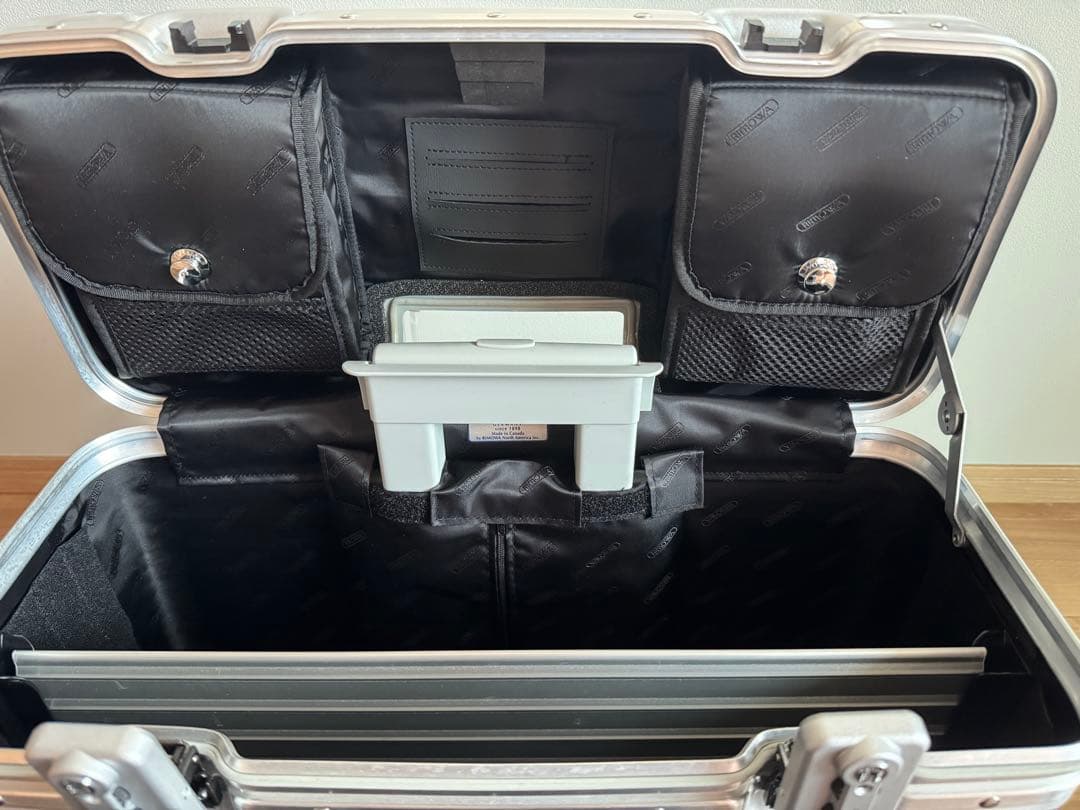 RIMOWA パイロット 4輪