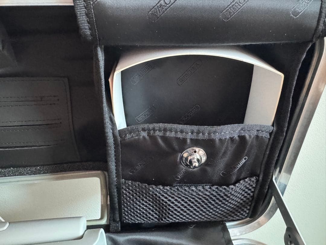 RIMOWA パイロット 4輪