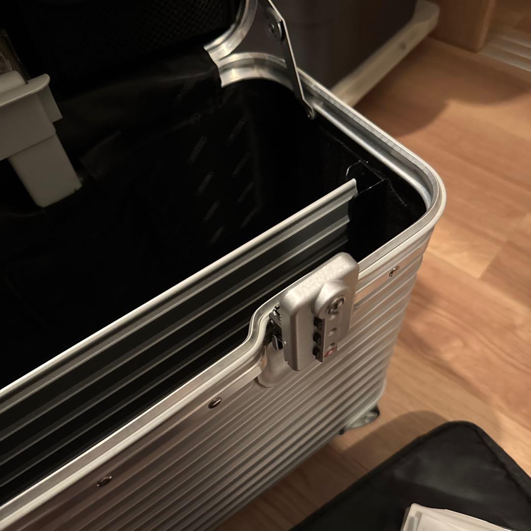 RIMOWA パイロット 4輪