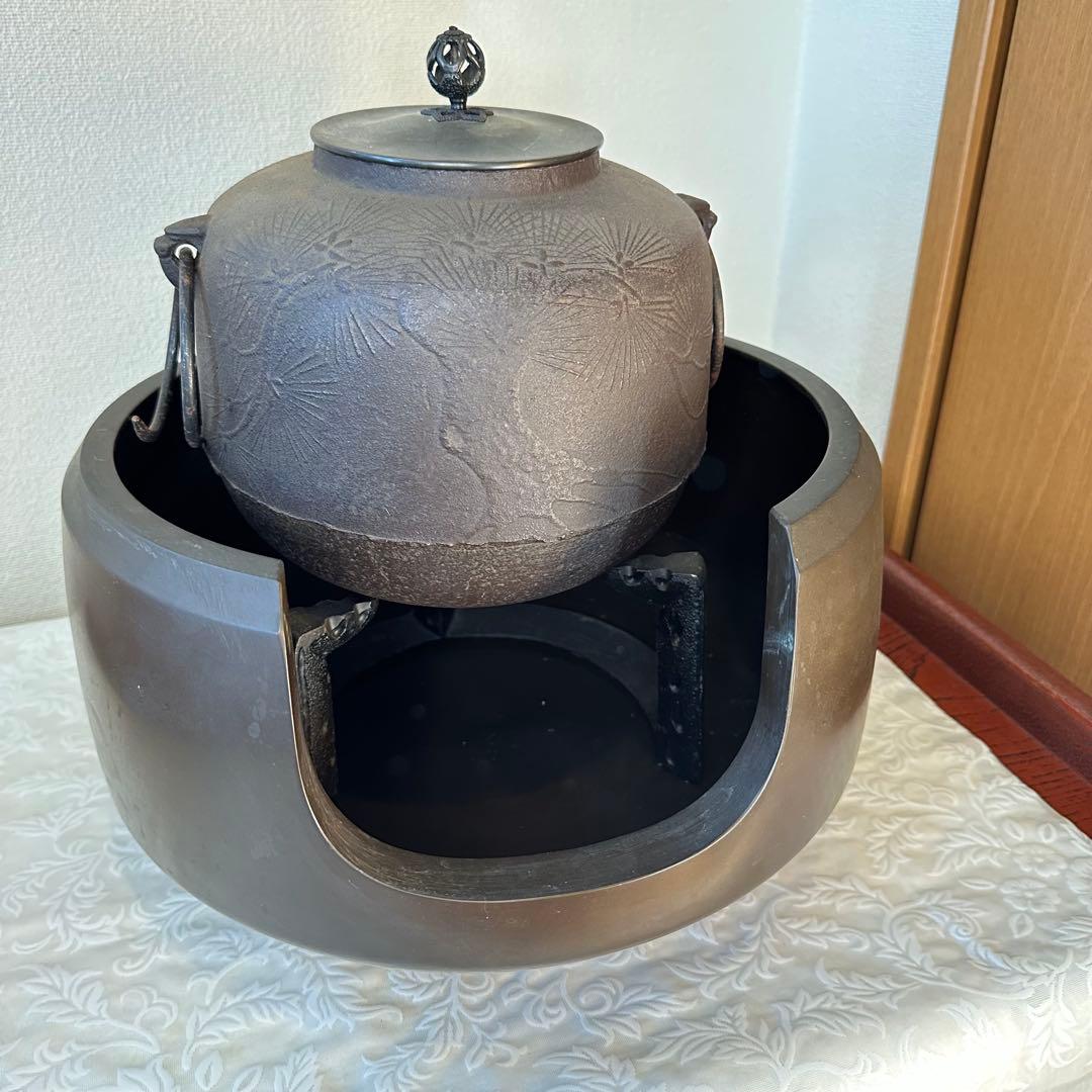 ♦︎未使用品♦︎茶道具　唐銅？面取り風炉　虫喰い 五徳　風炉